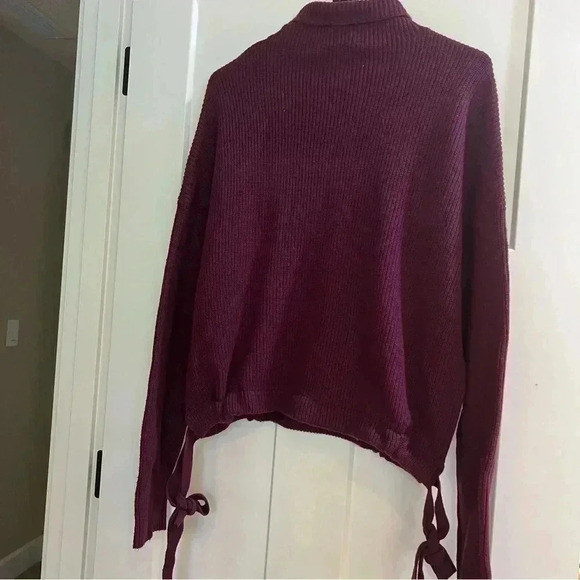 BCBG MaxAzria Tie Hem Mock Neck Womens Purple Sweater Size Medium NEW - Picture 3 of 9